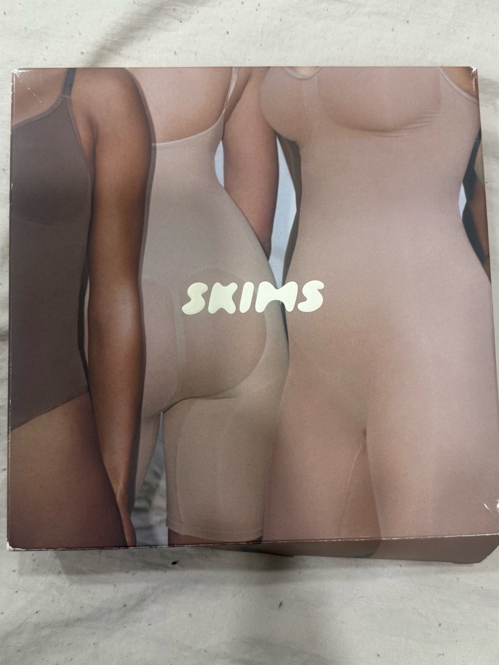 SKIMS Seamless Sculpting Bodysuit - Nude Tones